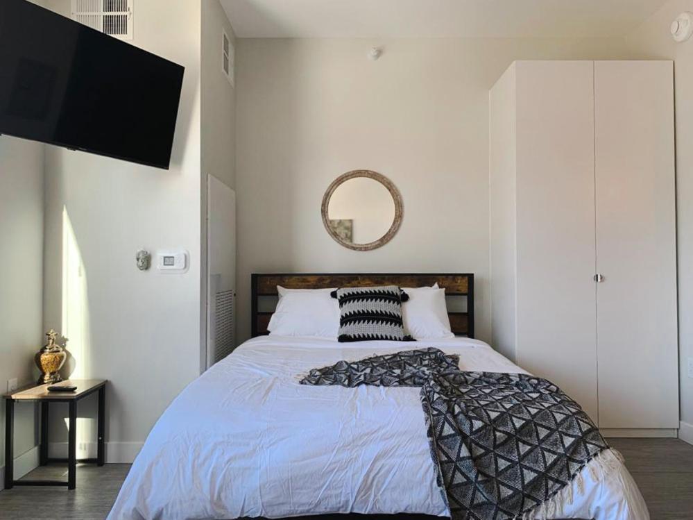 Sleepover Studio Apartments Де-Мойн Экстерьер фото