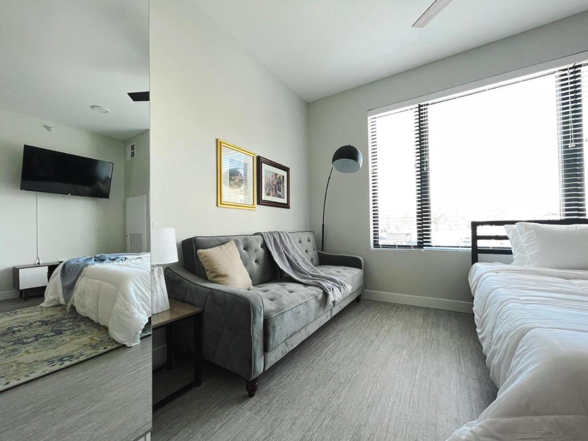 Sleepover Studio Apartments Де-Мойн Экстерьер фото